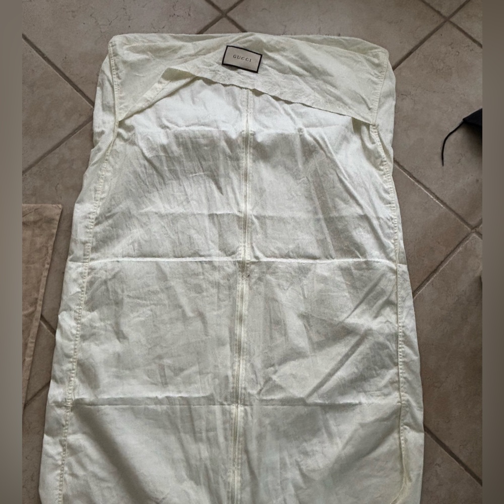 Gucci garment bag
New condition